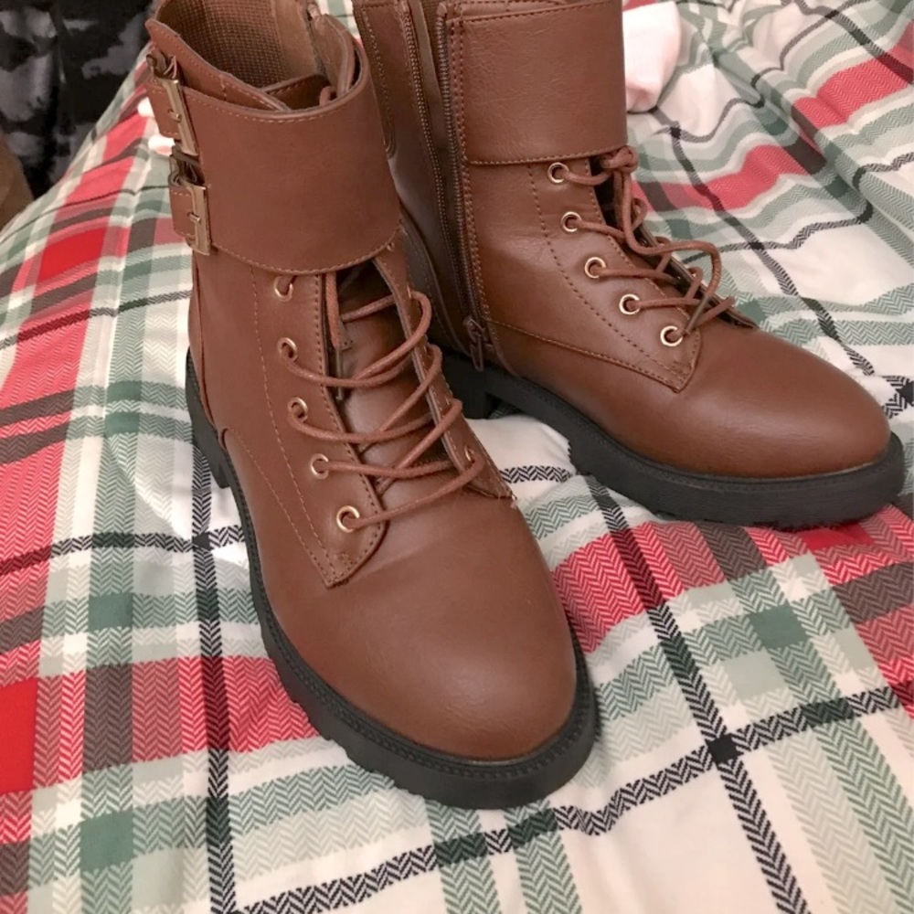 Shoe Dazzle combat boots size 6
